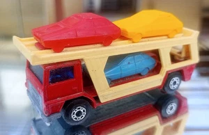 Matchbox Lesney Superfast No.11 Car Transporter 1976 – Rot/Beige, mit 3 Autos - Bild 1 von 4
