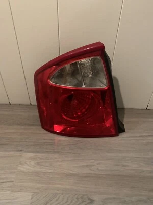 04 05 06 Luz trasera izquierda izquierda lado conductor Kia Spectra sedán fabricante de equipos originales izquierda l Foto 1 de 4