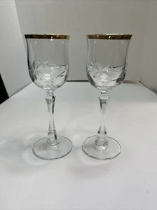 Juego de 2 copas de vino cordiales grabadas con adornos dorados de 7 1/4" de alto - Imagen 1 de 10