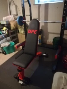 UFC Hantelbank Deluxe FID Bench incl HR 400 Half Cage mit Hantelscheibenständer - Bild 1 von 8