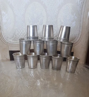 Jolie 12 Gobelets à liqueur en argent massif - Photo 1/4