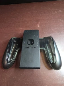Nintendo Official Switch Official Joy-Con Charging Grip (HAC-012), HAC-A-ESSKA - Bild 1 von 5