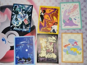 Pokemon Center 6 einzelne Kartenhüllen Goomy Gyrados Tyranitar Sortiment - Bild 1 von 1