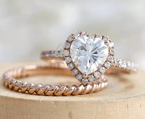 Juego nupcial de moissanita halo corte corazón de 2,50 quilates | Chapado en oro rosa de 14 quilates 💎 - Imagen 1 de 4