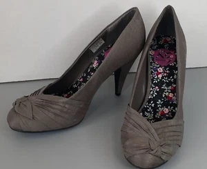 Zapatos de tacón alto para mujer K9 by Rocketdog talla 8M gris moño decoración - Imagen 1 de 8