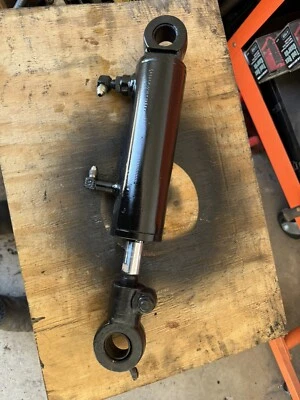 REMAN KOMATSU FORKLIFT TILT CYLINDER ASSEMBLY (37A-1AP-4021) - Image 1 of 4