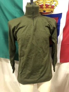 MAGLIONE VERDE MAGLIETTA BIANCA E BERRETTO ESERCITO ITALIANO CONE DA FOTO - Foto 1 di 10