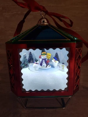 Adorno de Navidad Holiday Mr con luces y música Foto 1 de 4