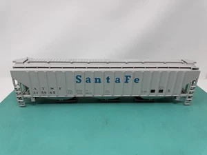 Atlas O Trainman 4750 Hopper - Missing Trucks & Couplers - Santa Fe - Bild 1 von 4