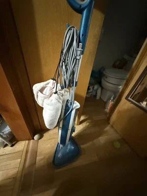 Limpiador de vapor para pisos Foto 1 de 2