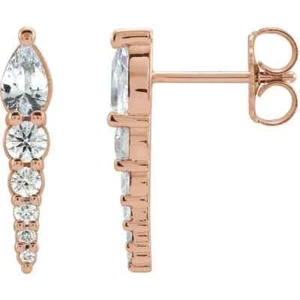 Pendientes de barra de diamantes y zafiro blanco natural de 1/4 CTW en oro rosa de 14 K - Imagen 1 de 3