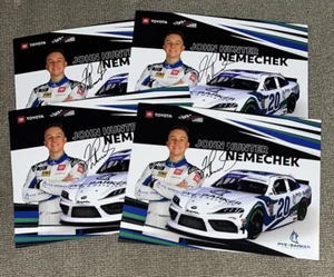 Tarjeta postal de héroe John Hunter Nemechek firmada 2023 Pye Barker NASCAR automática certificado de autenticidad - Imagen 1 de 4