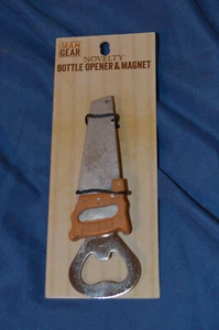 Big Sky Carvers Man Gear Novelty Hand Saw Bottle Opener - Bild 1 von 1