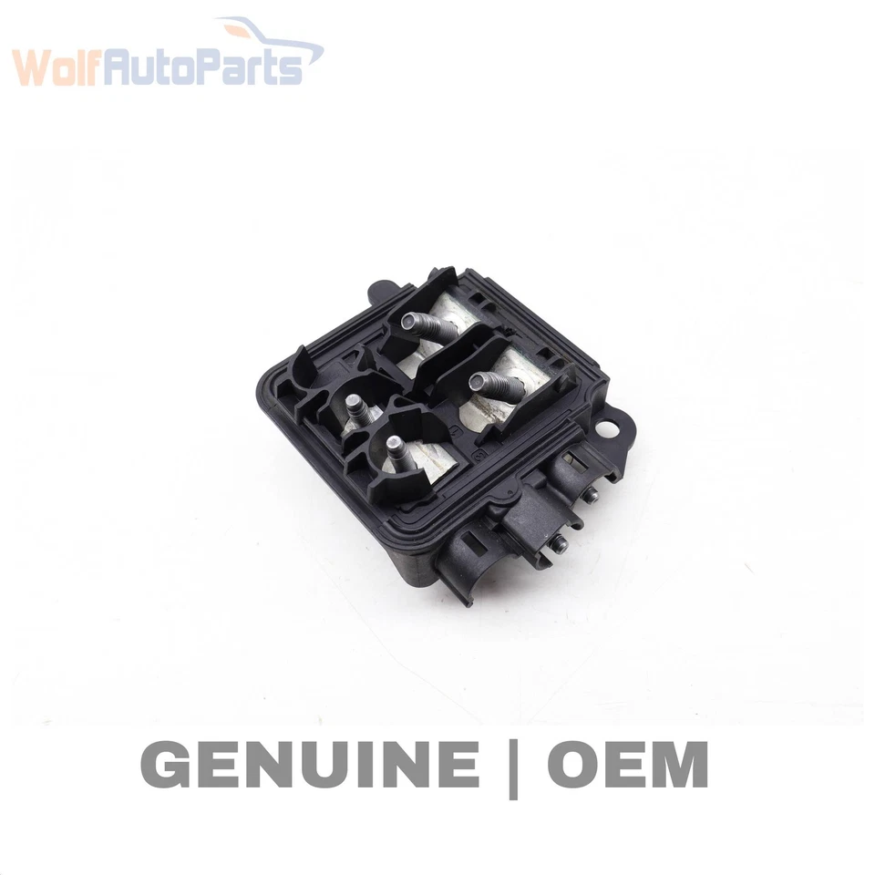 18 21 MERCEDES-BENZ E63 AMG S - Conector terminal cable batería positivo (+) Foto 1 de 4