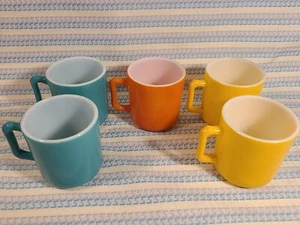 HAZEL ATLAS Vintage Lotto di 5 Tazze Platonite Bambino Manico D Caffè Latte Tè MCM - Foto 1 di 4