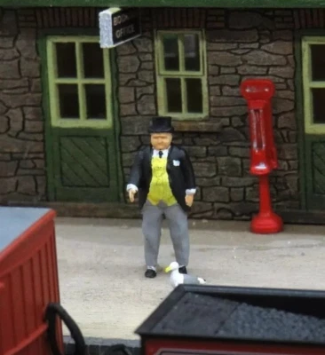 OSBF153 OO Gauge Railway Controller (painted) - Image 1 of 2