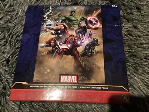 Nuevo rompecabezas de 1000 piezas Disney Marvel Avengers nuevo en caja - 27x20 pulgadas - Imagen 1 de 4
