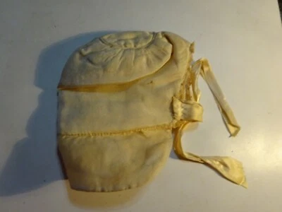 Gorro bebé vintage seda crema  Foto 1 de 4