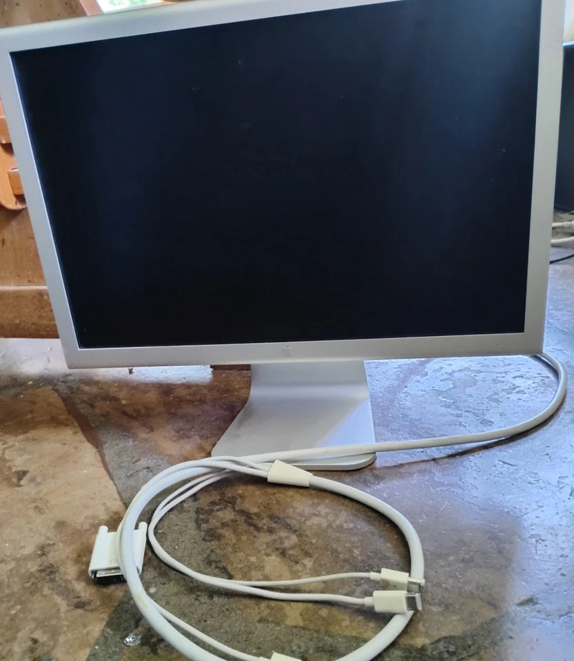 Apple A1081 20 inch Widescreen Cinema Display LCD Monitor Vintage Desk Screen - Image 1 of 4