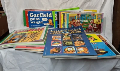 Vintage Huge lot of Garfield Books By Jim Davis – 33 Comics Books. - Image 1 of 4