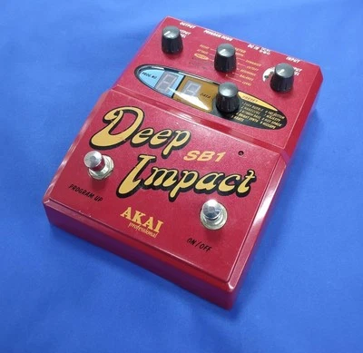 Pedal de efectos de sintetizador de bajos de impacto profundo AKAI SB-1  Foto 1 de 3