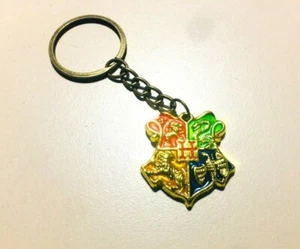 1x Harry Potter Hogwarts Crest Enamel Gold Keychain Keyring Souvenir Gift Kids - Picture 1 of 2