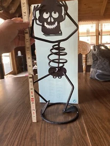 "Candelabro de metal con luz de té Mr. Bones para fiesta caja de Halloween de 15""" - Imagen 1 de 6