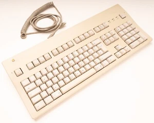 APPLE MACINTOSH EXTENDED KEYBOARD II Model M3501 w/ADB cable, QWERTZ Distr. DE - Picture 1 of 2
