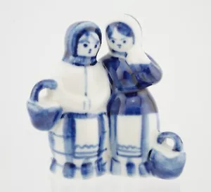Figura vintage de la URSS pintada a mano azul y blanco chismeando amas de casa - Imagen 1 de 3