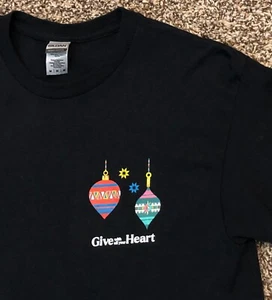 T-shirt nera Kohl's Give With All Your Heart Ornaments taglia media - Foto 1 di 5