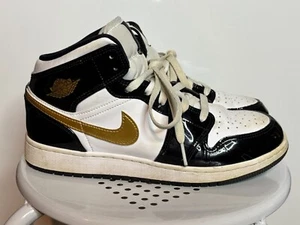 Air Jordan 1 Mid SE Patent Black Gold Sneakers 2019 Kids 7Y, 7 Youth / Big Boys - Picture 1 of 11