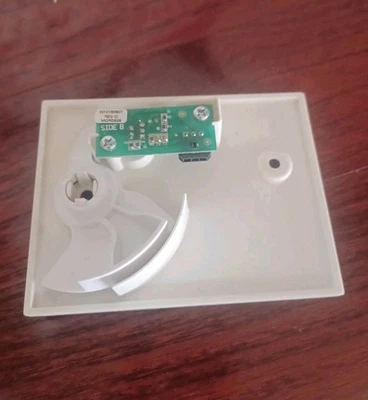 Whirlpool Refrigerator Ice Emitter Control Board P# W10180607 - Image 1 of 3