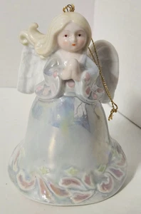 Adorno campana ángel porcelana iridiscente vintage alas de oración 5" colgante - Imagen 1 de 7