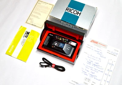 Ricoh FF-70 Film Camera 35mm Compact Point & Shoot RIkenon F2.8, Boxed Set, Mint - Image 1 of 4