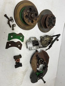 PAIR OF TRIUMPH SPITFIRE HERALD FRONT VERTICAL LINK SUSPENSION CALIPERS HUBS - Picture 1 of 6