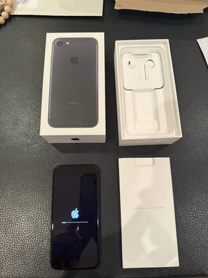 Apple iPhone 7 / 32GB / Schwarz - Bild 1 von 4