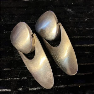 Vintage CATO Clip Earrings Massive Silver Brushed Tone Doorknocker Runway 2.5" - Picture 1 of 10
