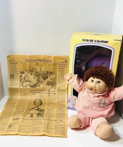 Vintage 1983 Cabbage Patch Kids Doll With Box and Historical Newspaper Story. - Picture 1 of 20