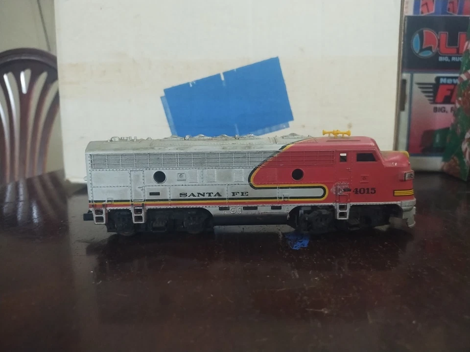 Vintage Tyco Santa Fe 4015 HO Scale Locomotive #4015 Model Train - Image 1 of 1