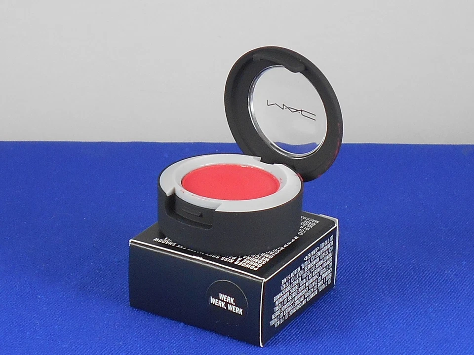 MAC Powder Kiss Soft Matte Eye Shadow WERK WERK WERK Classic Red Eye Shadow FS - Image 1 of 1