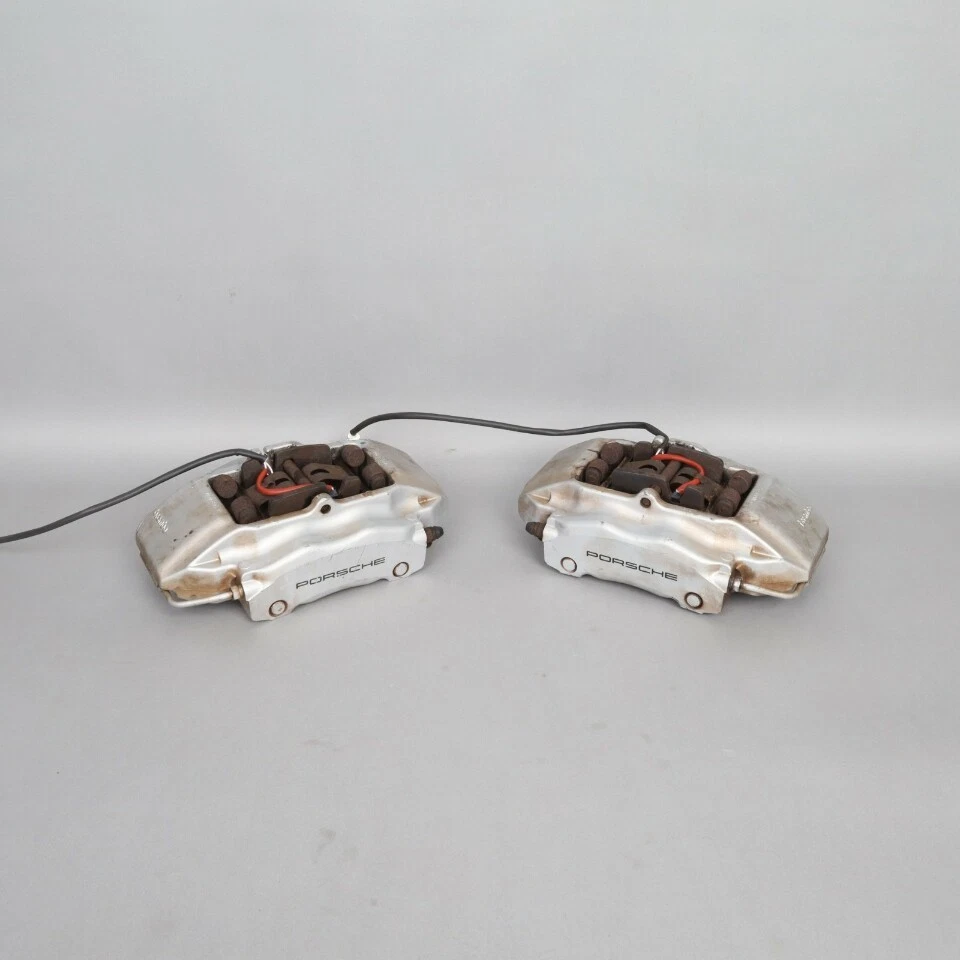 Par de pinzas de freno delanteras Brembo plateadas para Porsche 911 996 C4 1999-2004 OEM usadas Foto 1 de 4