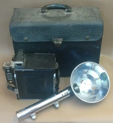 Vintage Graflex Speed Graphic Camera 4 X 5 With Case and Accessories - Image 1 of 4