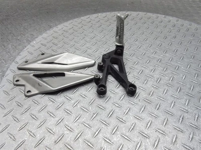 Soporte de clavija delantera izquierda Triumph Street Triple RS 765 2020 18-20 OEM Foto 1 de 4