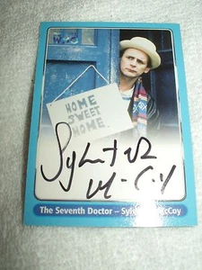 Doctor Who Autógrafo Tarjeta Silvestre Mccoy Como El Séptimo Médico A4 - Imagen 1 de 2