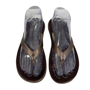 Olukai Damen Hausschuhe Gold Leder Paniolo Strand Strand Surf Flip Flops Größe 8W - Bild 1 von 8
