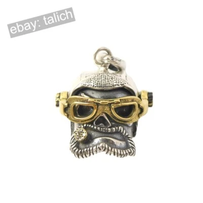 Casco de motociclista de plata esterlina con gafas móviles de latón y colgante de cigarro único Foto 1 de 4
