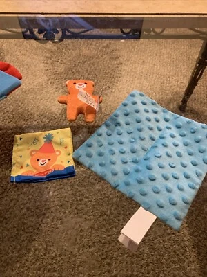 Melissa & Doug Wooden Surprise Gift Box Baby Sensory Toy 6+ Months  Bear Lovey - Image 1 of 4