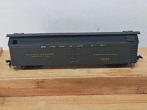 HO Scale Santa Fe Railway #4038 Express Agency INC Refrigerator Car 1:87 Athearn - Picture 1 of 6