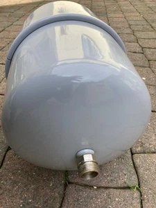 Druckausgleichsbehälter - Bild 1 von 3