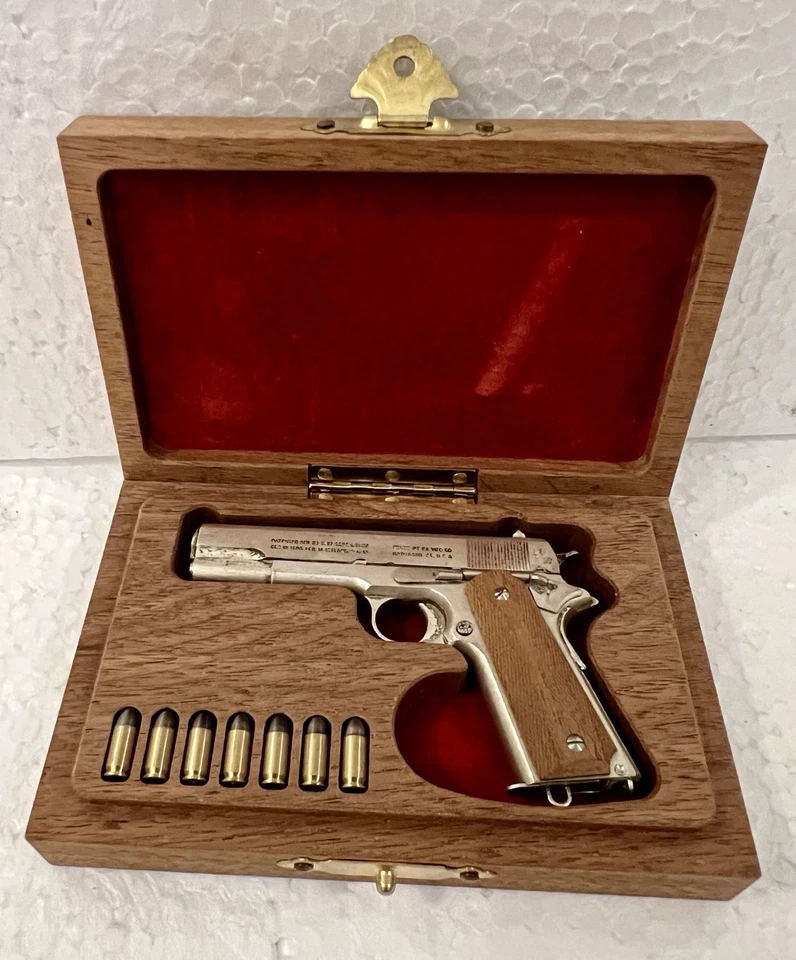 Colt miniatura de plata de ley 1911 escala 1/3 Foto 1 de 4